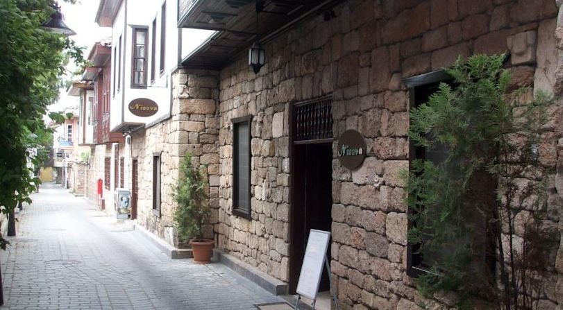 Ninova Hotel