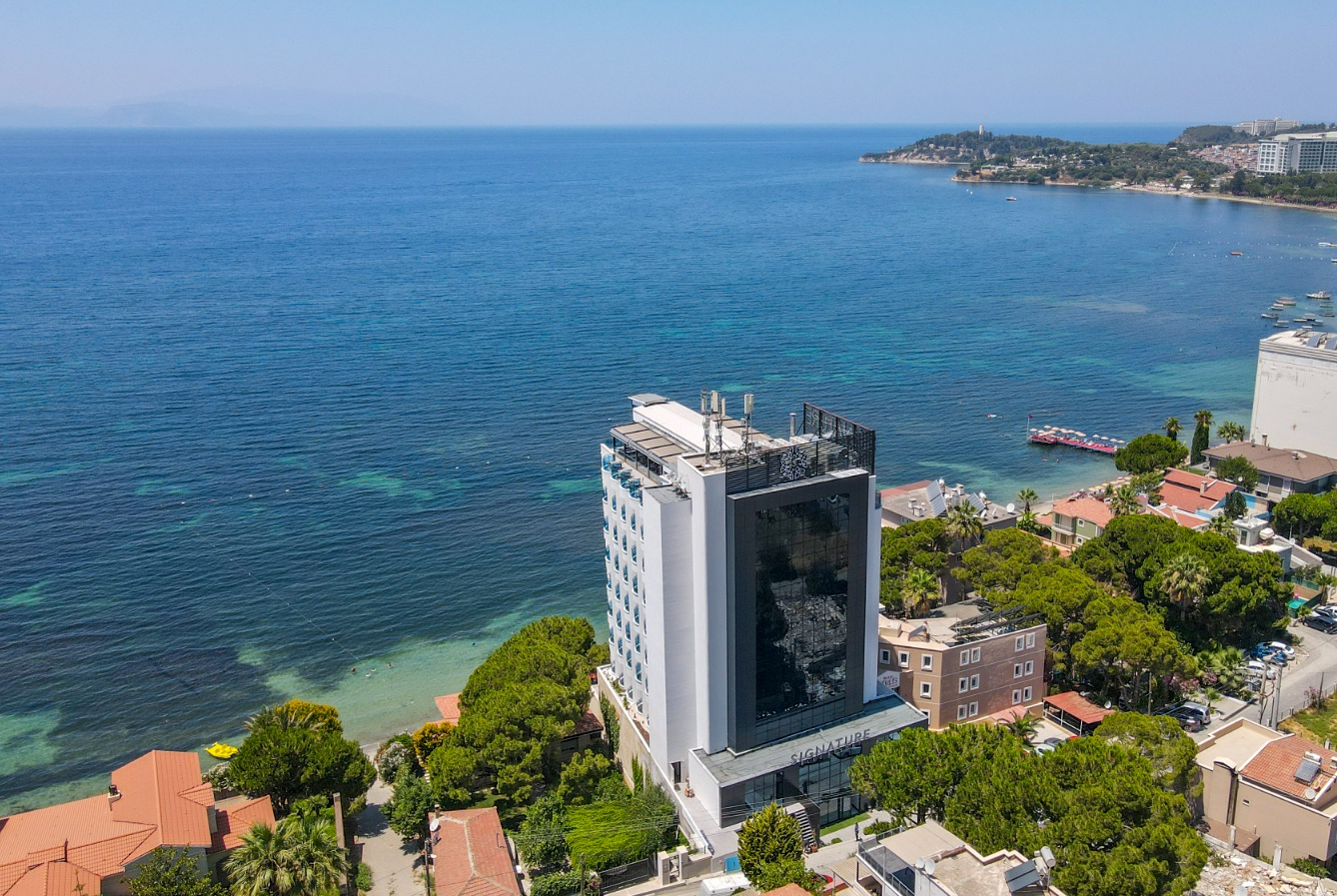Signature Blue Kuşadası Hotel