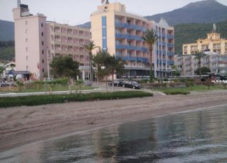 Kalamaki Beach Hotel