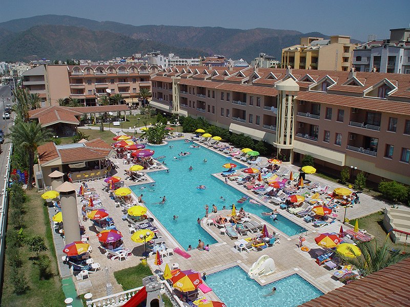 Midpoint Club & Suites